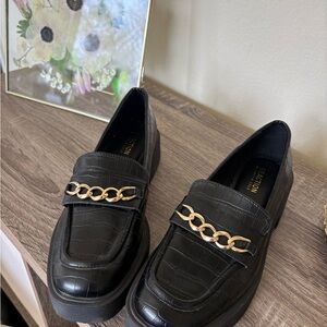 Black Crocodile Pattern Loafers with Gold Chain